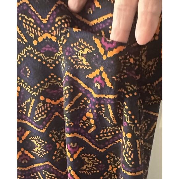 LuLaRoe Carly Dress Women’s Small S Geometric Tribal Print High Low Hem - Picture 4 of 7